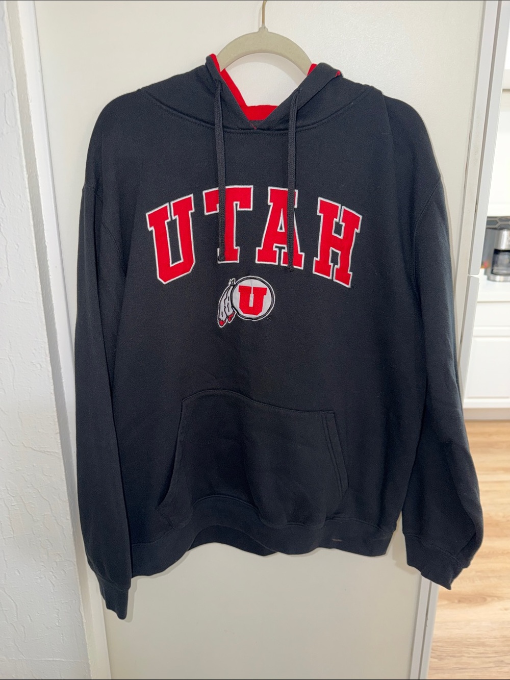 Colosseum Utah Utes Men's Hoodie Black and Red Sweatshirt | XL